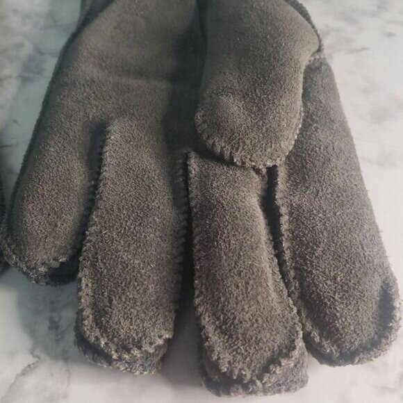 Gray Gloves - Picture 4 of 7